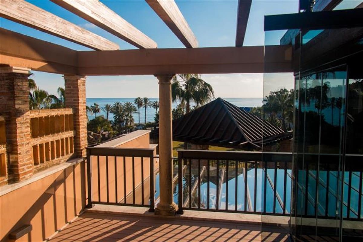 3 soverom Penthouse til salgs i Marbella med svømmebasseng garasje - € 2 250 000 (Ref: 9405173)