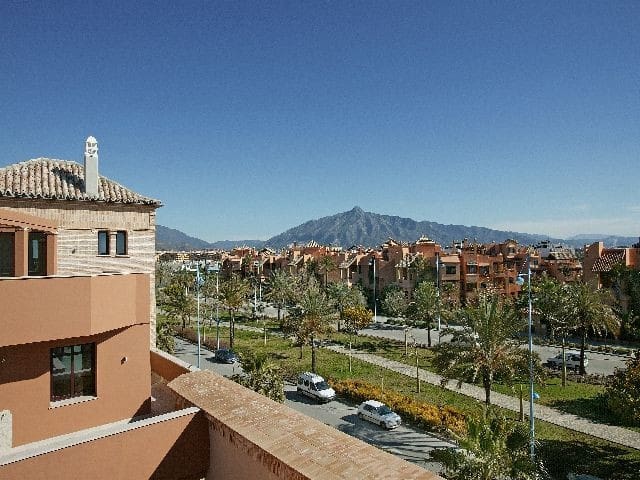 Ático de 3 habitaciones en Marbella en venta con piscina garaje - 1.485.012 € (Ref: 9405180)