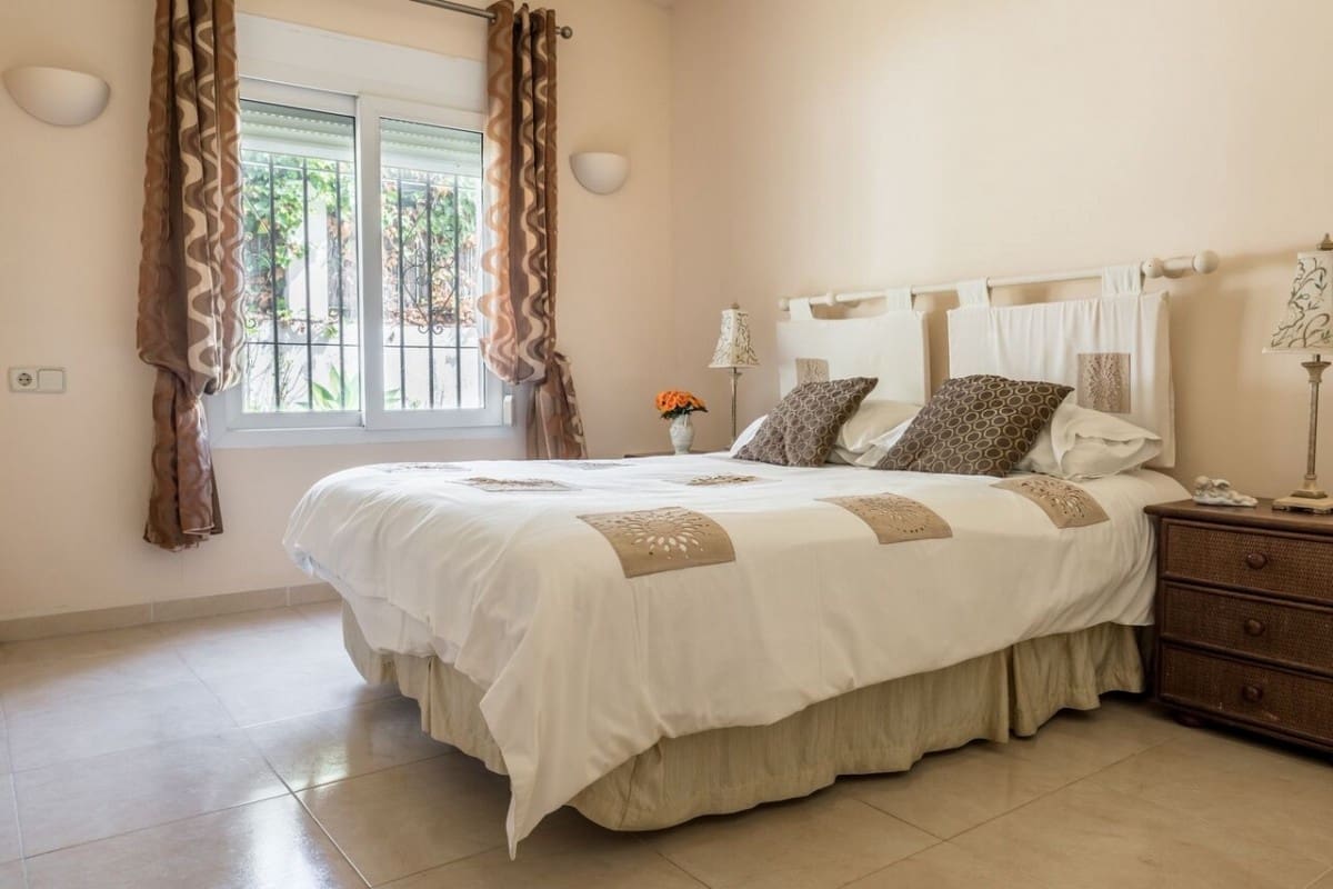 4 soveværelse Villa til salg i Estepona med swimmingpool - € 550.000 (Ref: 9405188)