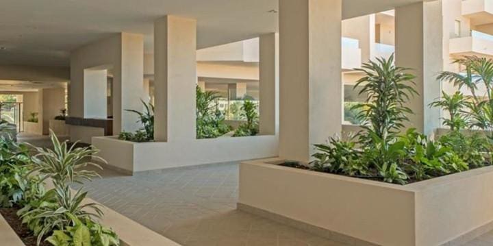 3 sypialnia Apartament na sprzedaż w Nueva Andalucia z basenem garażem - 320 000 € (Ref: 9405198)