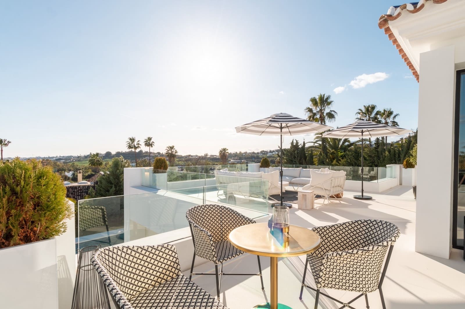 5 sypialnia Willa na sprzedaż w Nueva Andalucia z basenem garażem - 3 995 000 € (Ref: 9405216)