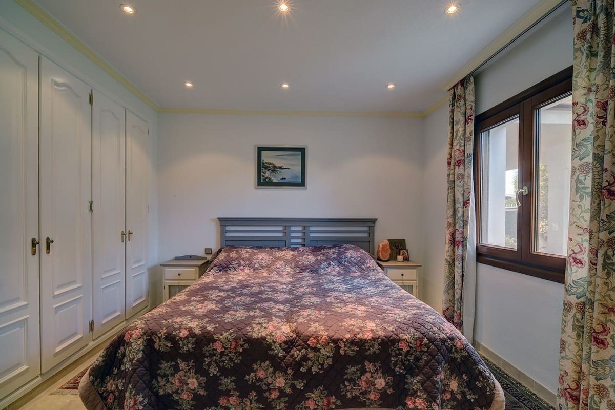 Chalet de 5 habitaciones en Estepona en venta con piscina garaje - 2.250.000 € (Ref: 9405245)