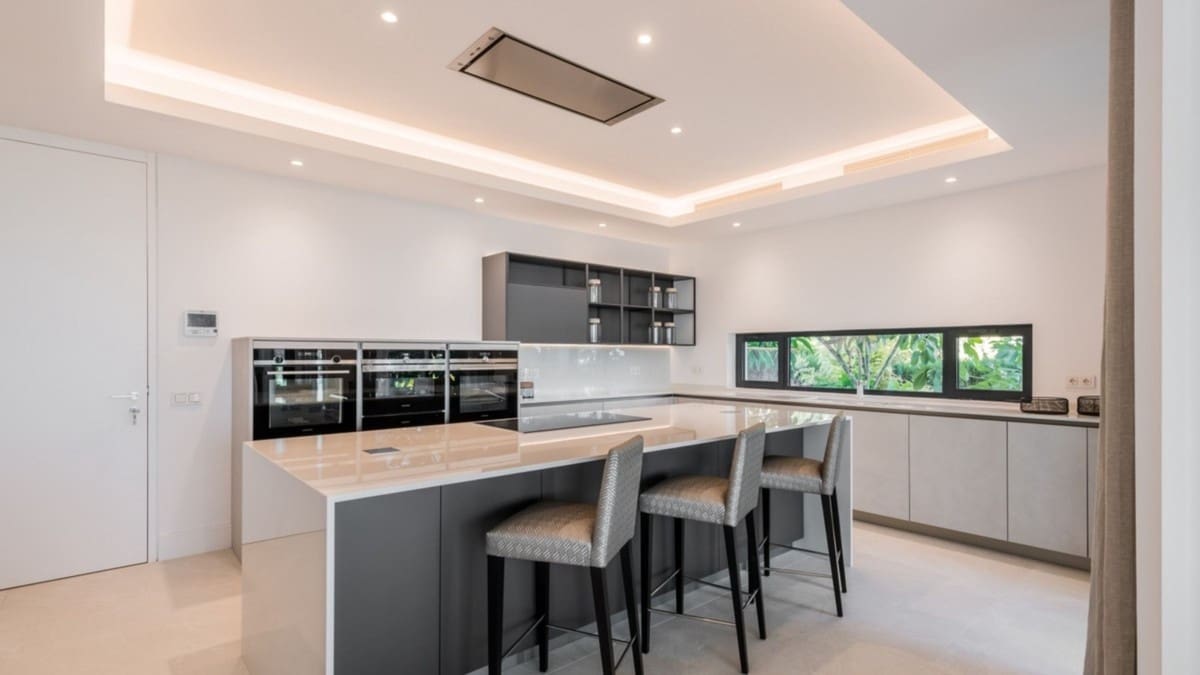 4 soveværelse Villa til salg i El Paraiso med swimmingpool garage - € 3.650.000 (Ref: 9405274)