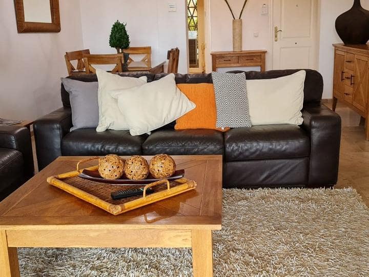 2 soverom Leilighet til salgs i Nueva Andalucia med svømmebasseng garasje - € 385 000 (Ref: 9405282)