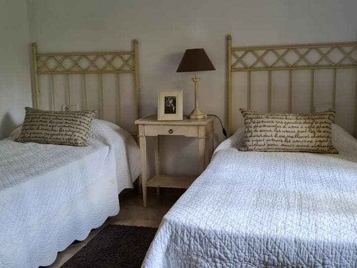 2 soverom Leilighet til salgs i Nueva Andalucia med svømmebasseng garasje - € 385 000 (Ref: 9405282)