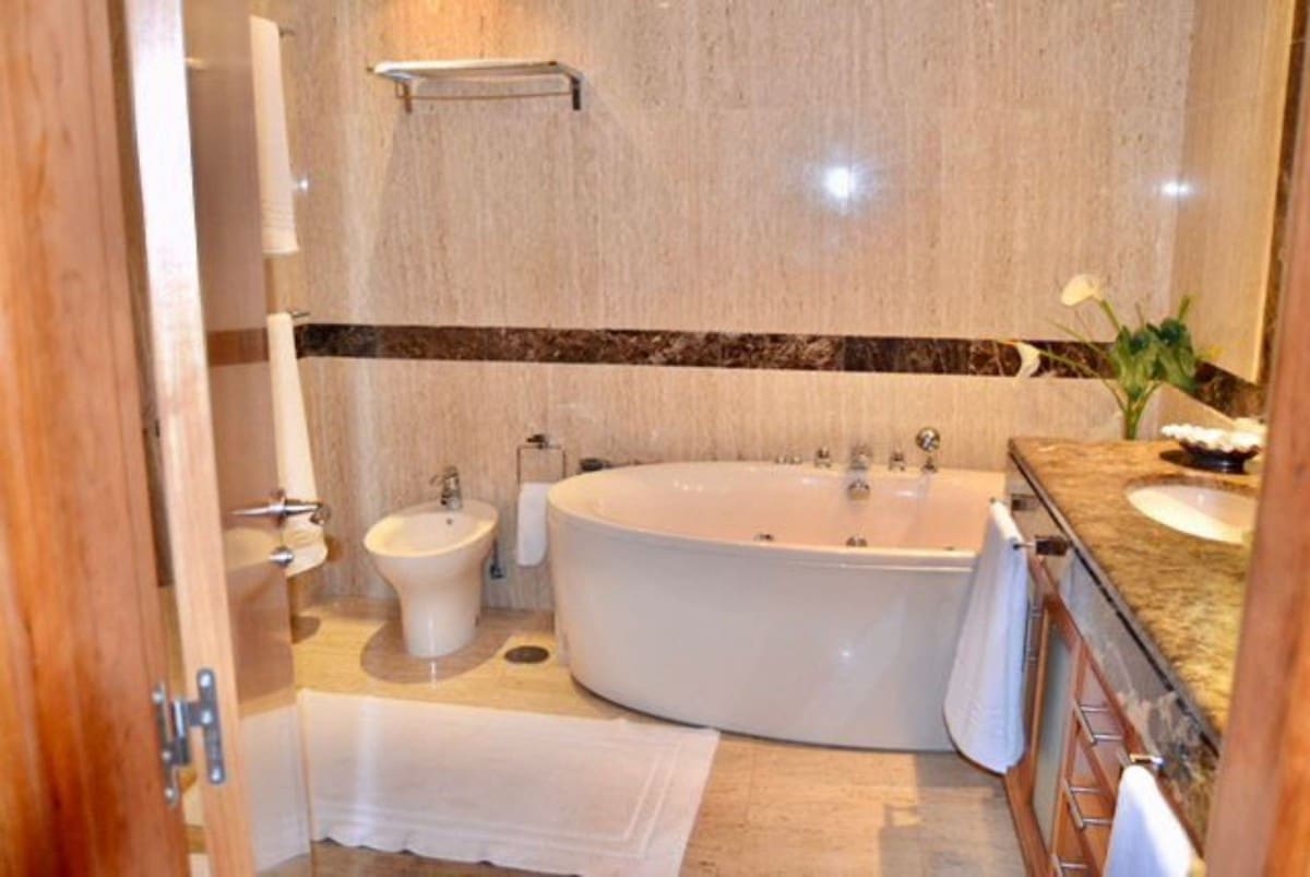 4 chambre Appartement à vendre à Marbella avec piscine garage - 1 155 000 € (Ref: 9405298)