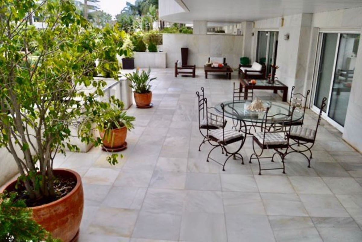 4 chambre Appartement à vendre à Marbella avec piscine garage - 1 155 000 € (Ref: 9405298)