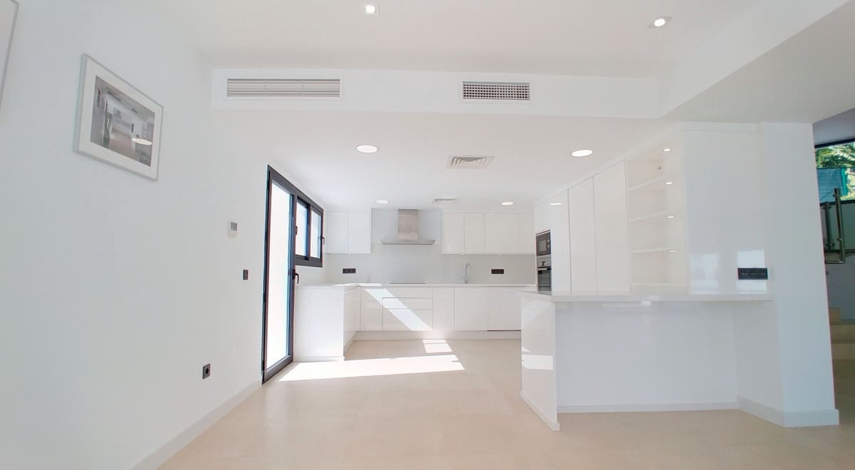 4 soverom Villa til salgs i San Pedro de Alcantara med svømmebasseng garasje - € 1 499 000 (Ref: 9405309)