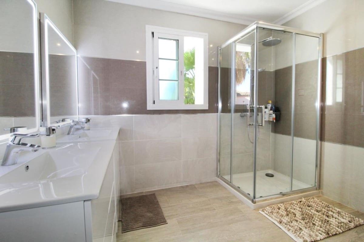 5 sovrum Villa till salu i Nueva Andalucia med pool garage - 3 200 000 € (Ref: 9405319)