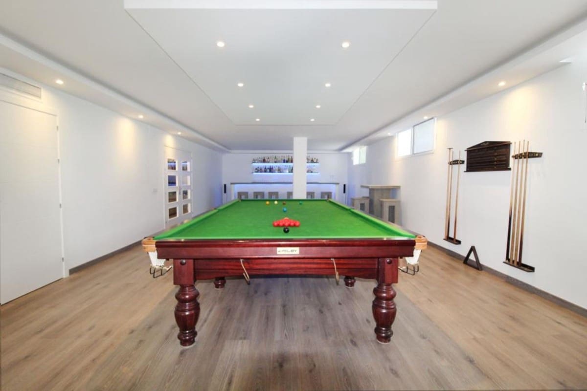 5 sovrum Villa till salu i Nueva Andalucia med pool garage - 3 200 000 € (Ref: 9405319)