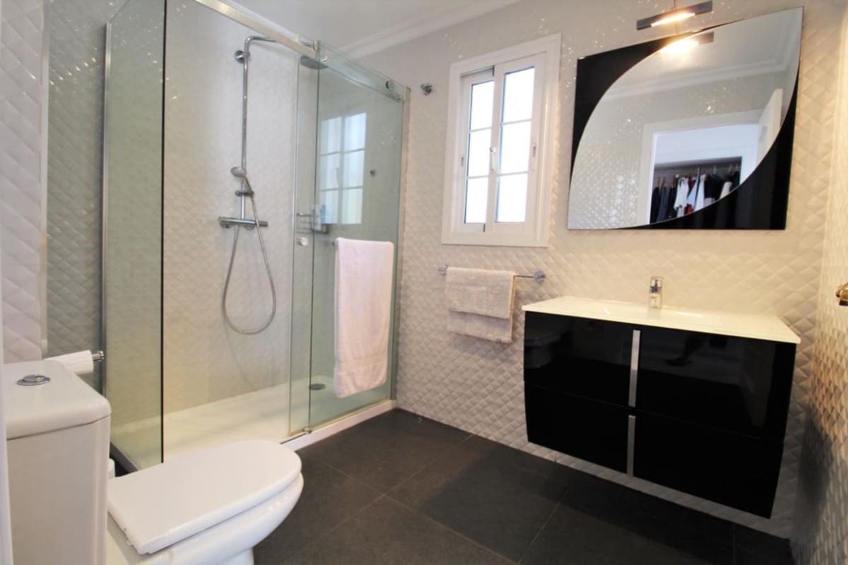 5 sovrum Villa till salu i Nueva Andalucia med pool garage - 3 200 000 € (Ref: 9405319)