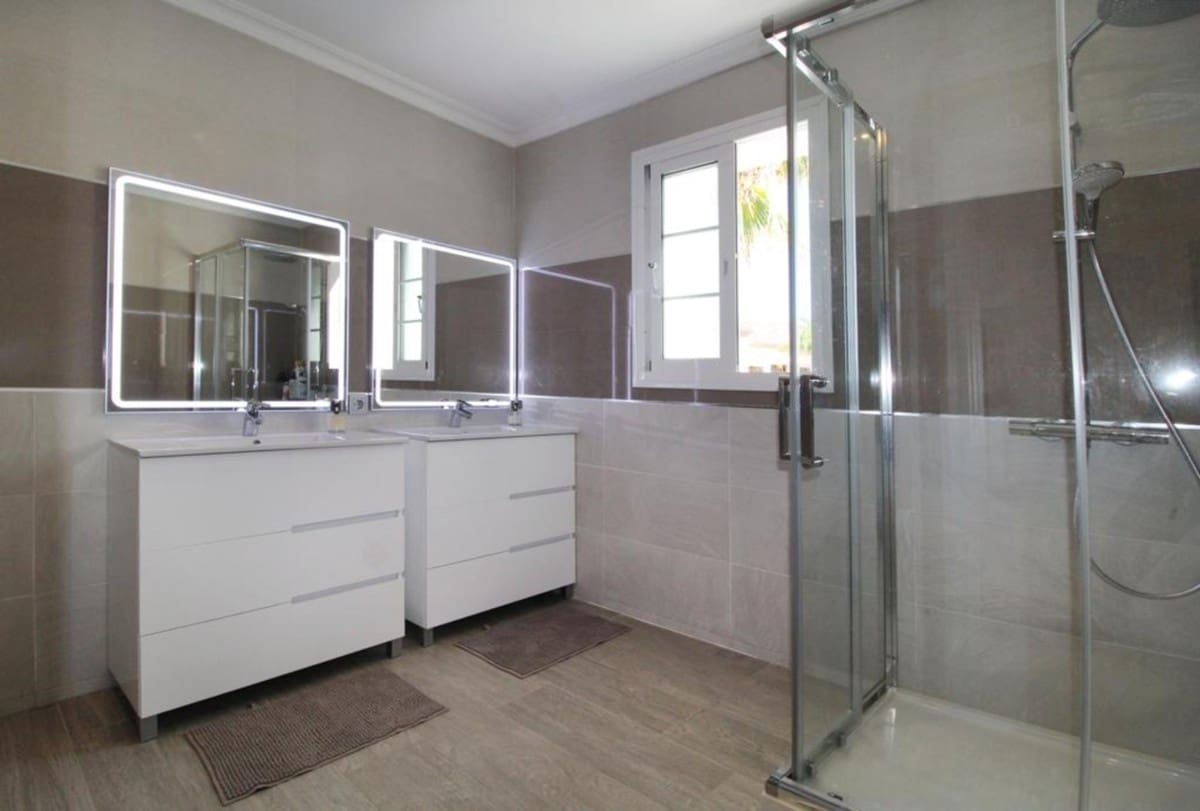 5 sovrum Villa till salu i Nueva Andalucia med pool garage - 3 200 000 € (Ref: 9405319)