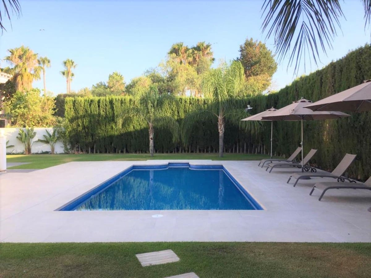 5 sovrum Villa till salu i Nueva Andalucia med pool garage - 3 200 000 € (Ref: 9405319)