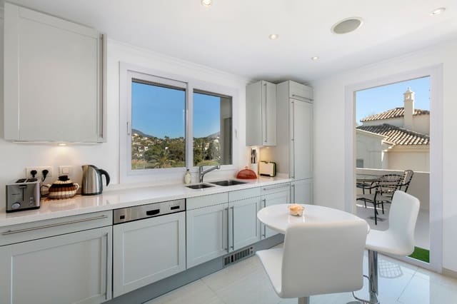 3 sovrum Takvåning till salu i Marbella med pool garage - 1 750 000 € (Ref: 9405324)