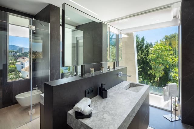 5 sypialnia Willa na sprzedaż w Marbella z basenem garażem - 3 995 000 € (Ref: 9405361)