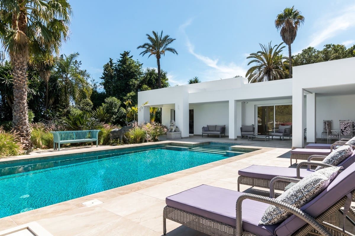 5 soverom Villa til salgs i El Paraiso med svømmebasseng garasje - € 3 495 000 (Ref: 9405365)