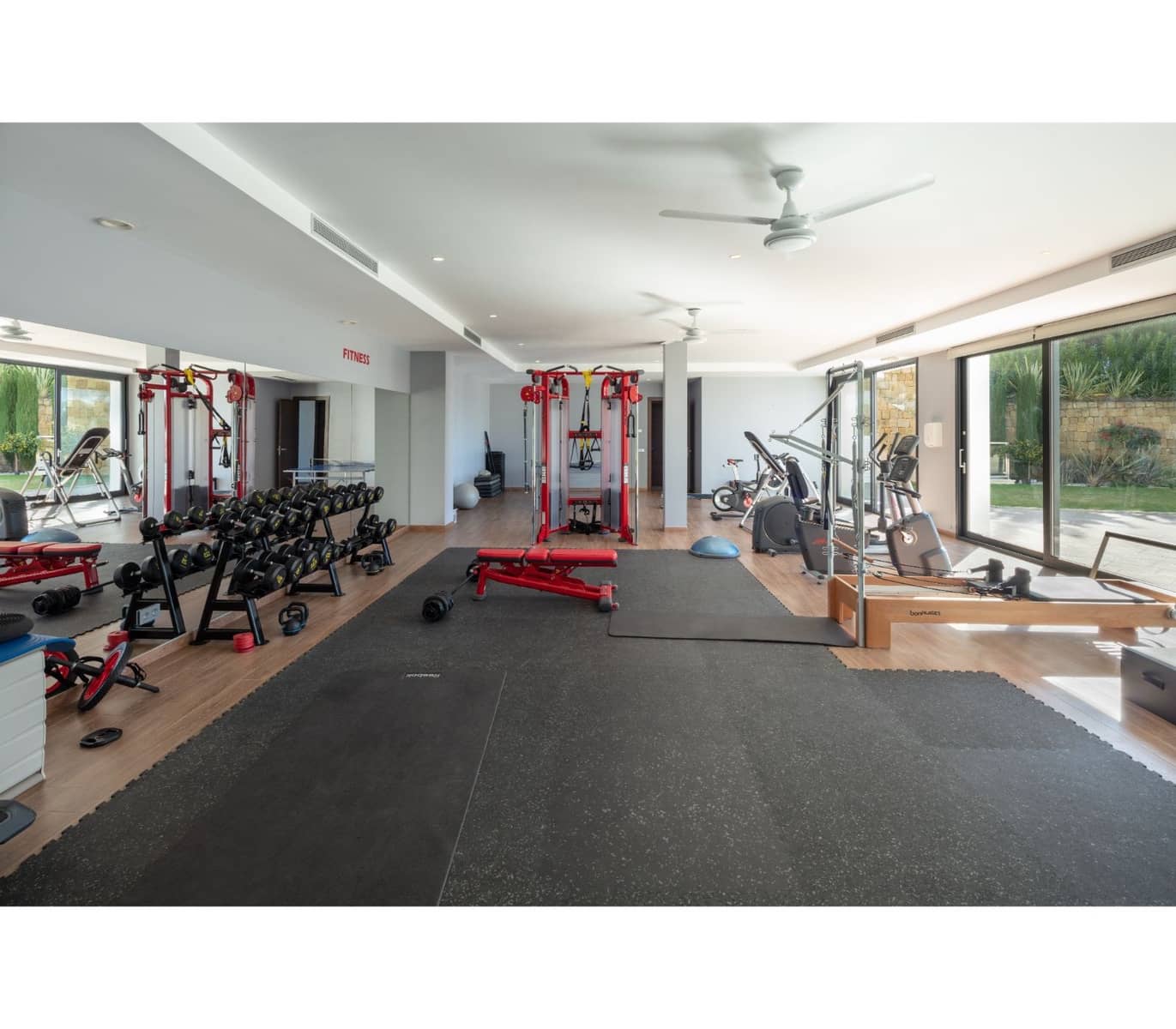 3 bedroom Apartment for sale in Golden Mile with pool garage - € 2,995,000 (Ref: 9405405)