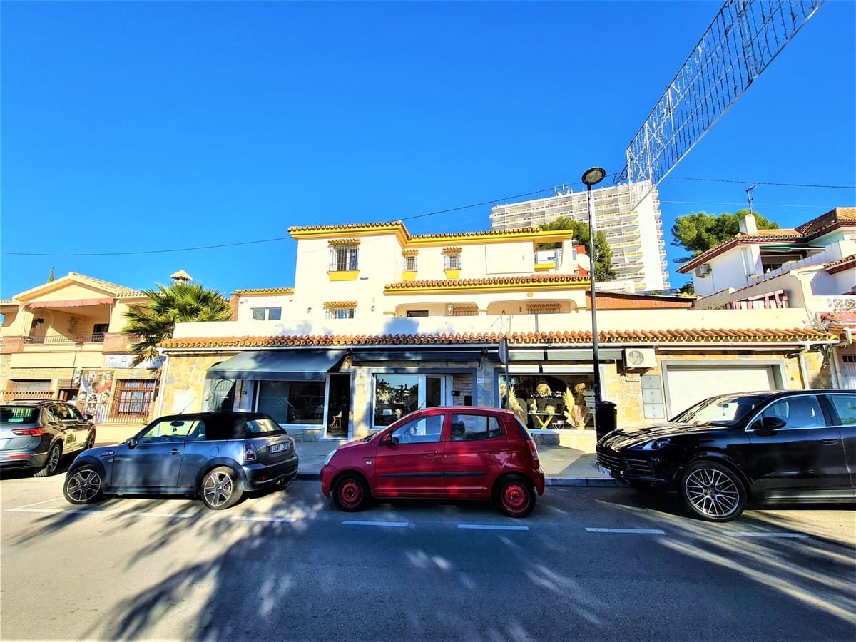 4 slaapkamer Villa te koop in Nueva Andalucia met zwembad - € 1.279.000 (Ref: 9405421)