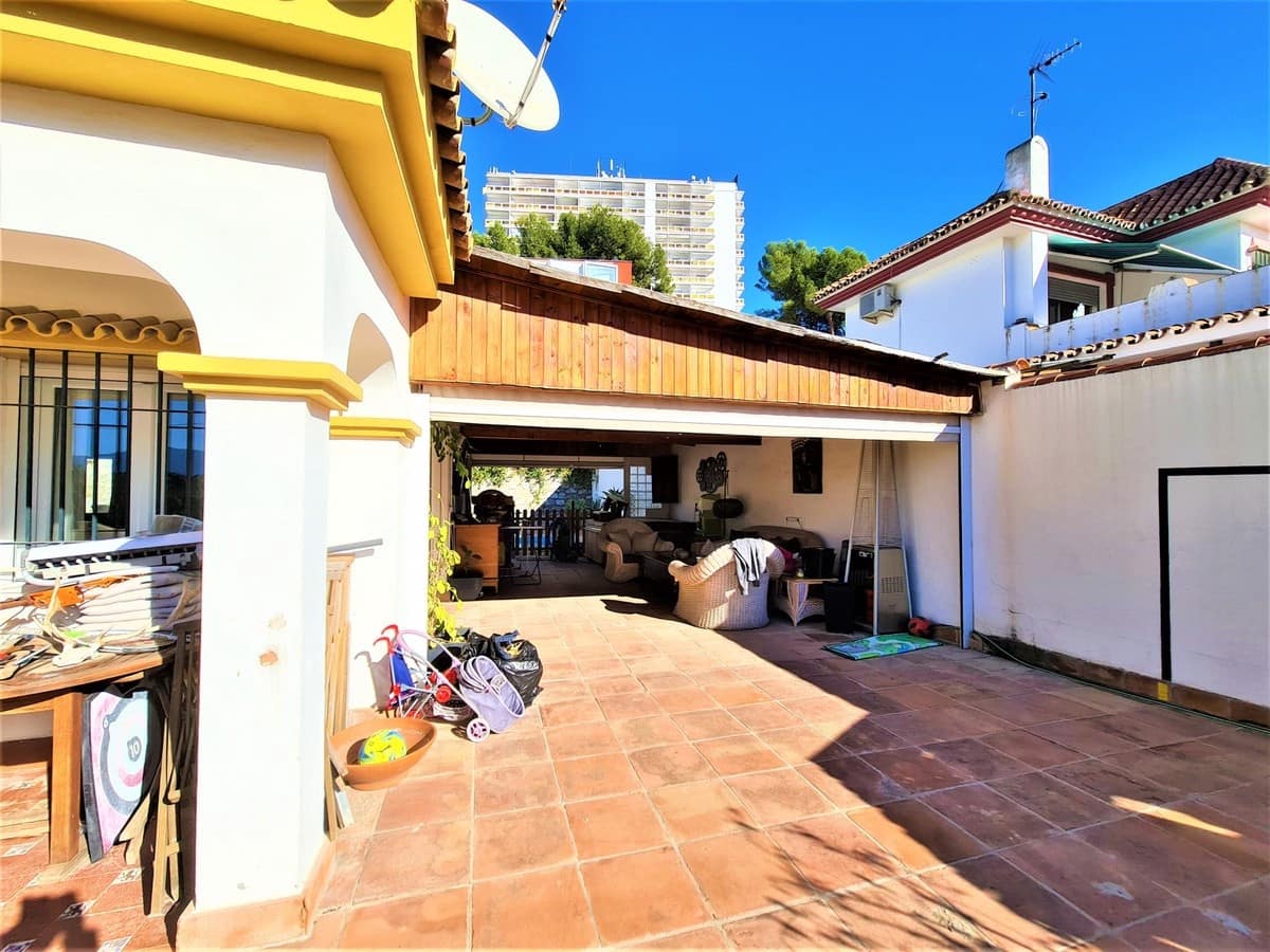 4 slaapkamer Villa te koop in Nueva Andalucia met zwembad - € 1.279.000 (Ref: 9405421)