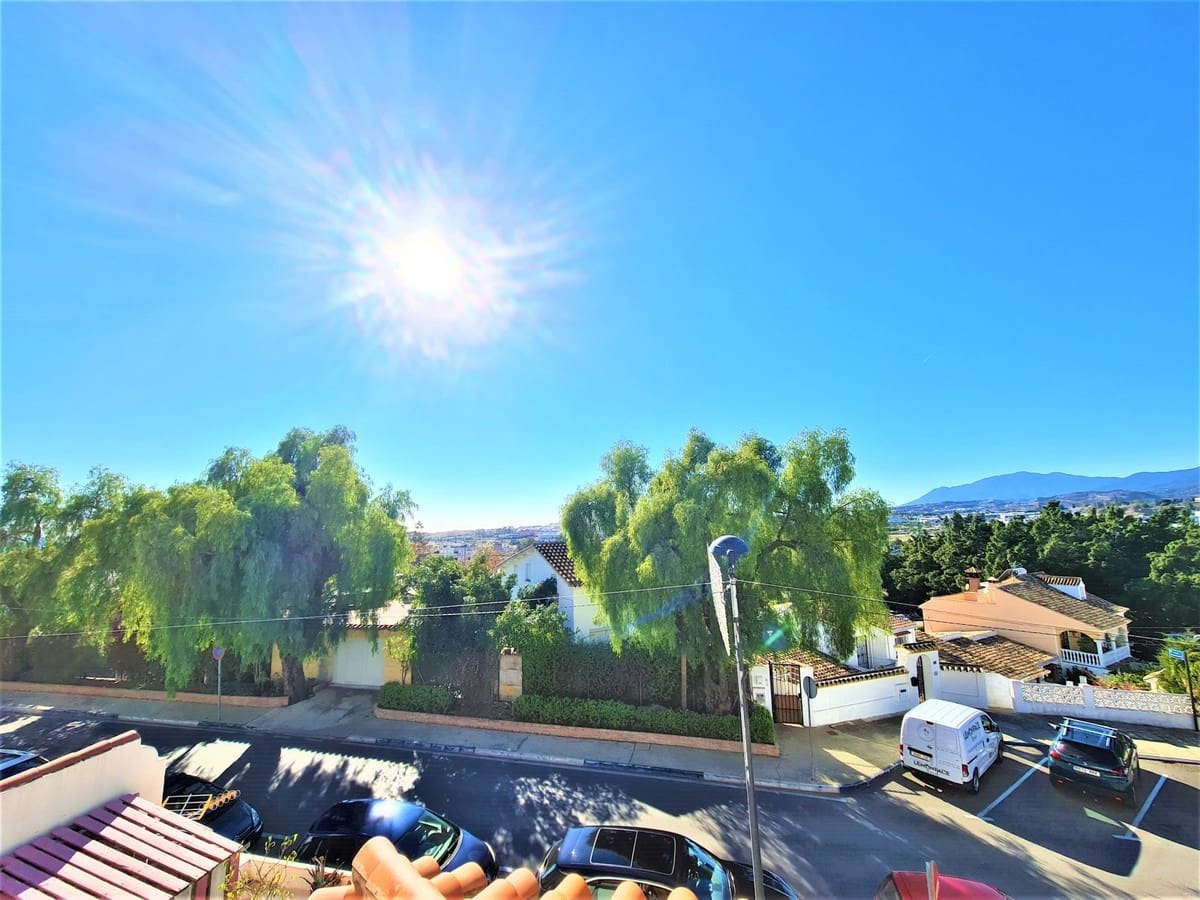 4 slaapkamer Villa te koop in Nueva Andalucia met zwembad - € 1.279.000 (Ref: 9405421)