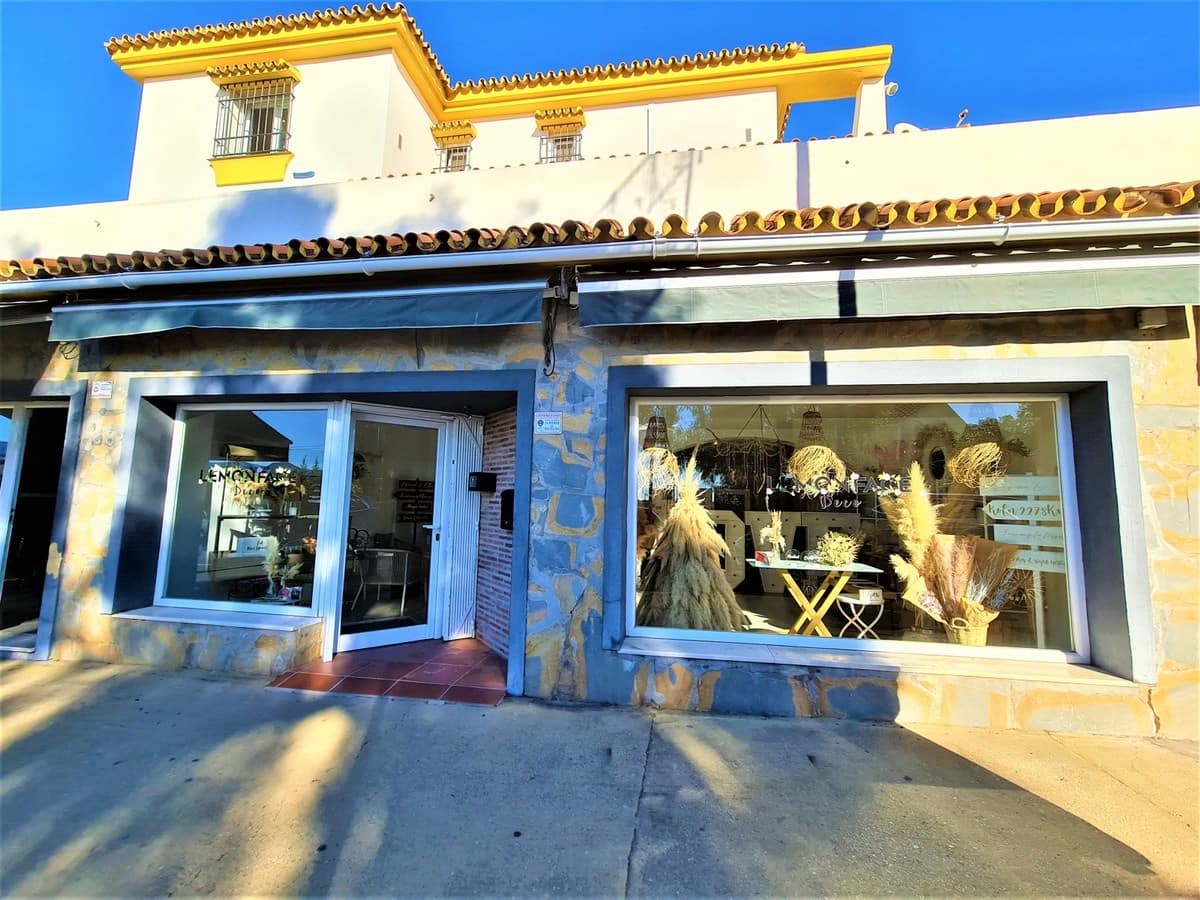 4 slaapkamer Villa te koop in Nueva Andalucia met zwembad - € 1.279.000 (Ref: 9405421)