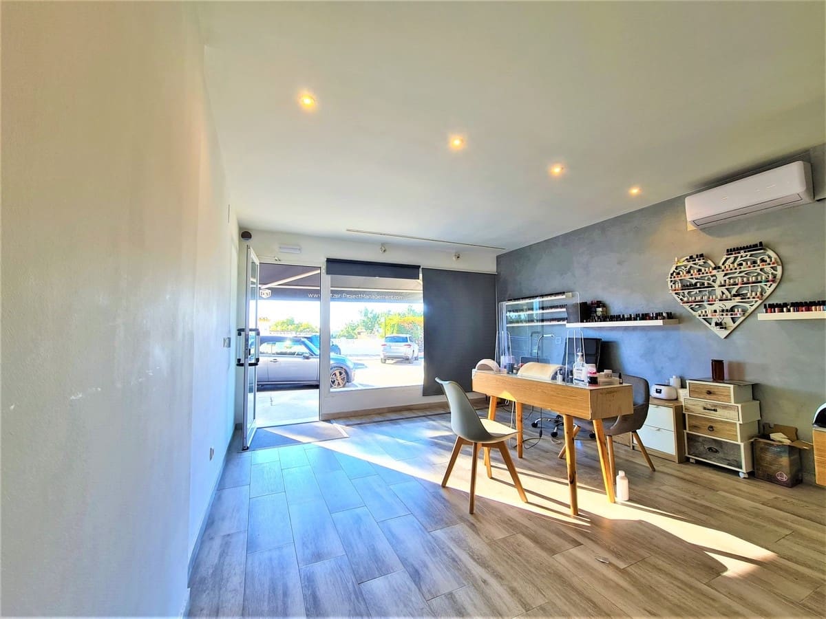 4 slaapkamer Villa te koop in Nueva Andalucia met zwembad - € 1.279.000 (Ref: 9405421)