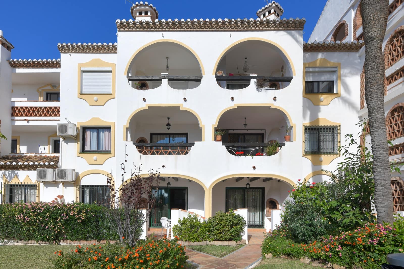 2 bedroom Apartment for sale in Mijas Costa with pool garage - € 199,000 (Ref: 9405432)