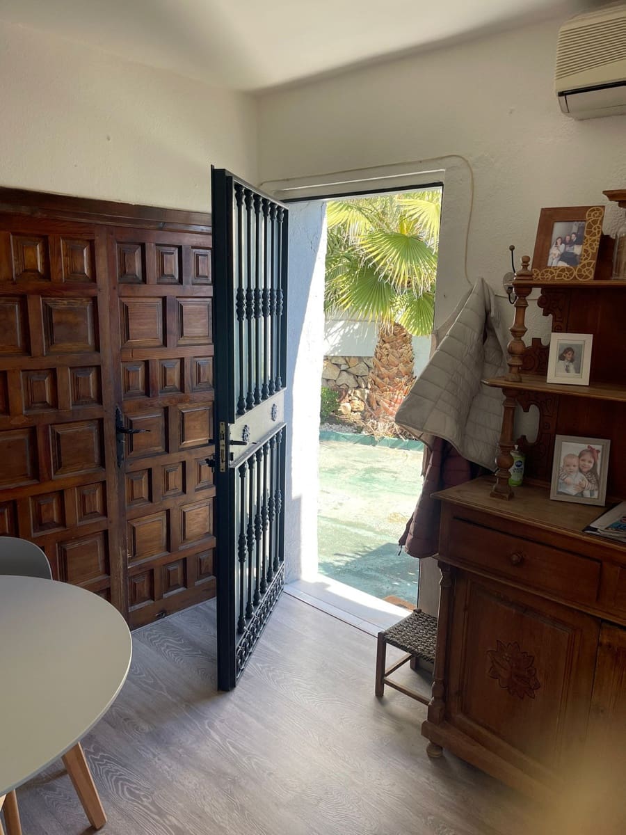 2 sypialnia Willa na sprzedaż w Nueva Andalucia z basenem garażem - 350 000 € (Ref: 9405446)