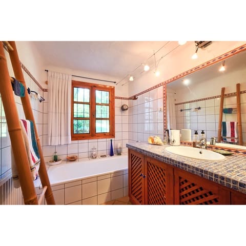 2 sypialnia Willa na sprzedaż w Casares z basenem garażem - 695 000 € (Ref: 9405447)