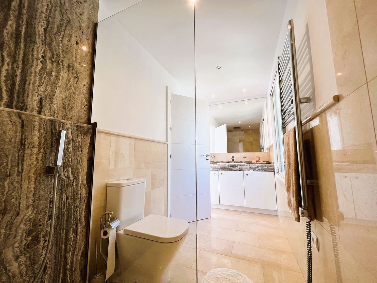 6 slaapkamer Villa te koop in Nueva Andalucia met zwembad garage - € 2.300.000 (Ref: 9405467)