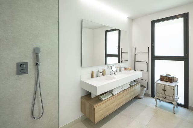 4 soverom Villa til salgs i Estepona med svømmebasseng garasje - € 1 495 000 (Ref: 9405496)