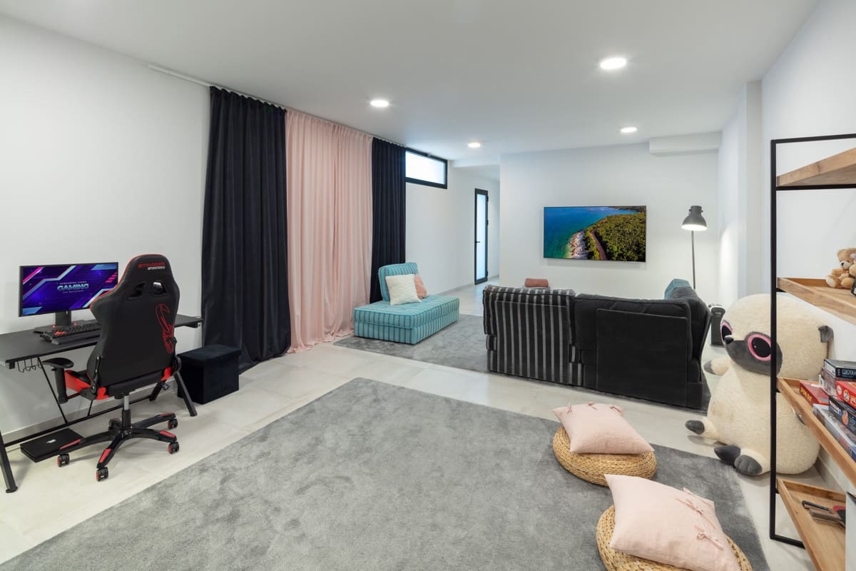 4 soveværelse Villa til salg i Estepona med swimmingpool garage - € 1.495.000 (Ref: 9405496)