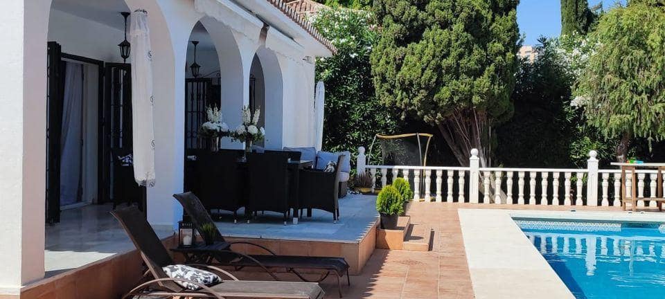 4 soverom Villa til salgs i Nueva Andalucia med svømmebasseng garasje - € 1 600 000 (Ref: 9405499)