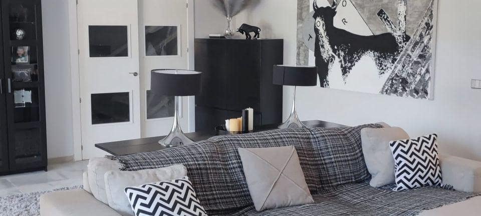 4 soverom Villa til salgs i Nueva Andalucia med svømmebasseng garasje - € 1 600 000 (Ref: 9405499)