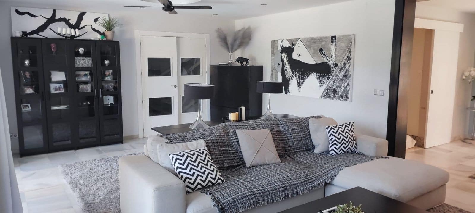 4 soverom Villa til salgs i Nueva Andalucia med svømmebasseng garasje - € 1 600 000 (Ref: 9405499)