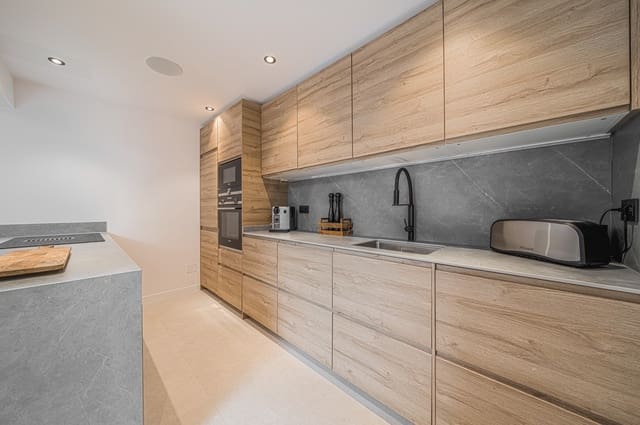 4 soverom Leilighet til salgs i Marbella med svømmebasseng garasje - € 699 000 (Ref: 9405607)