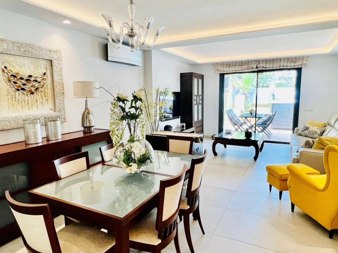 4 sypialnia Willa na sprzedaż w Nueva Andalucia z basenem garażem - 720 000 € (Ref: 9405646)