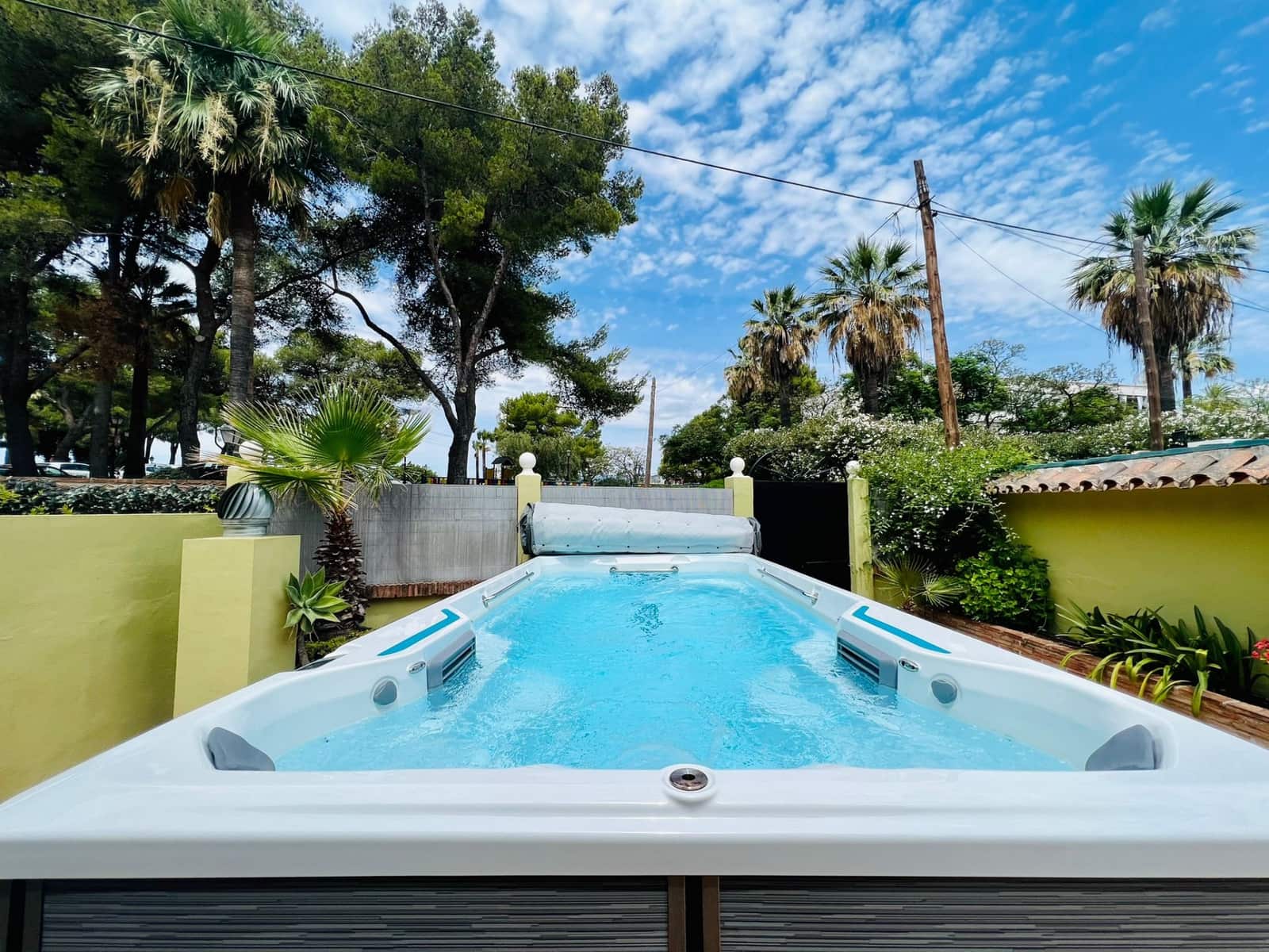 4 sypialnia Willa na sprzedaż w Nueva Andalucia z basenem garażem - 720 000 € (Ref: 9405646)