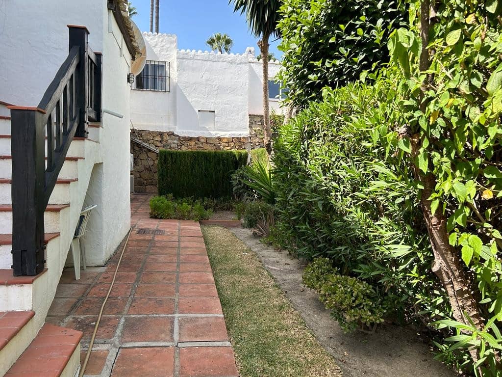 3 slaapkamer Villa te koop in Manilva met zwembad garage - € 510.000 (Ref: 9405647)