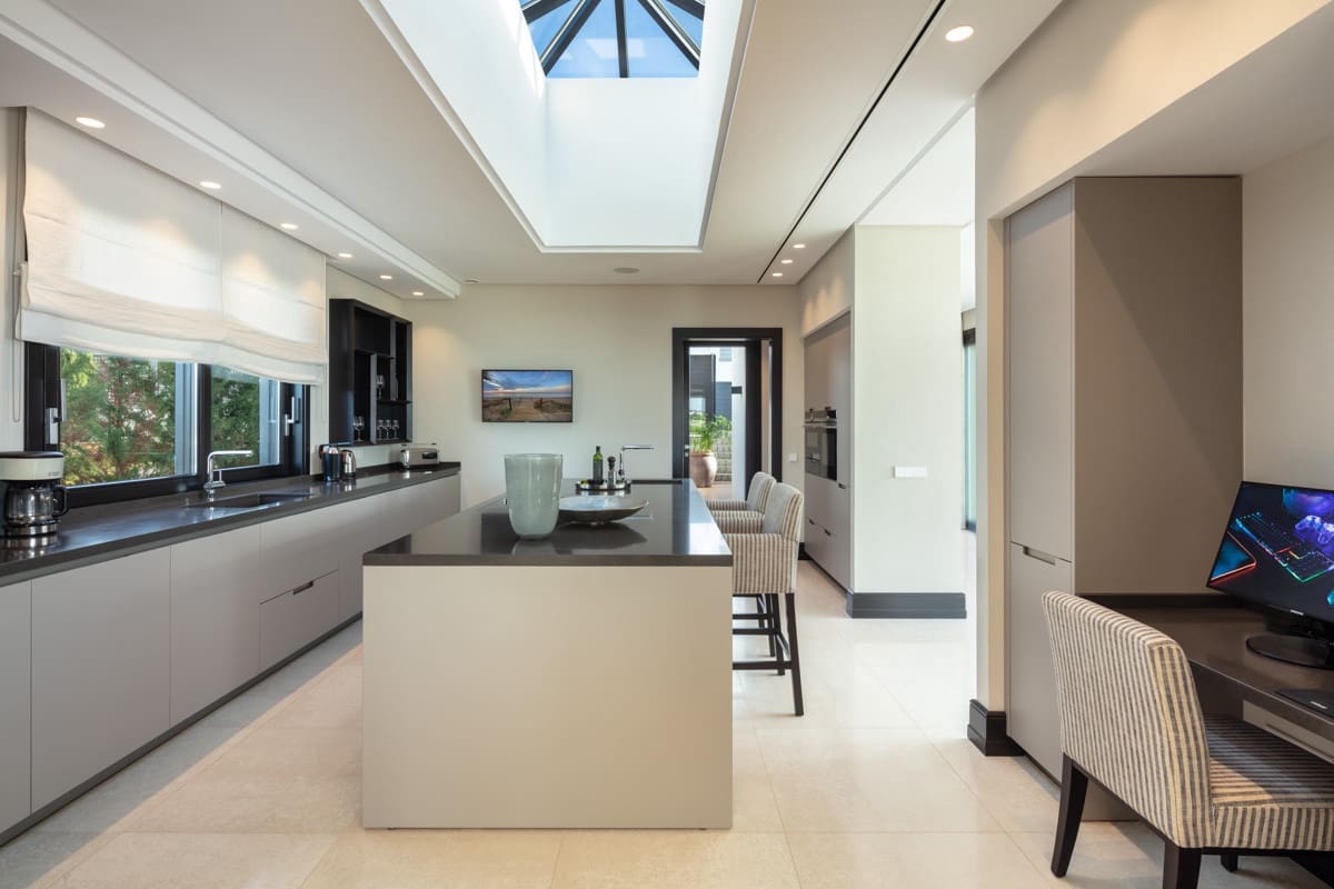 5 sypialnia Willa na sprzedaż w Marbella z basenem garażem - 4 695 000 € (Ref: 9405650)