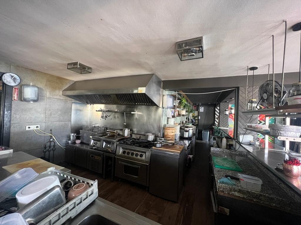 Restaurant/Bar til salgs i Nueva Andalucia - € 500 000 (Ref: 9405670)