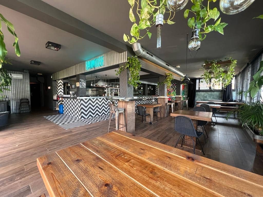 Restaurant/Bar til salgs i Nueva Andalucia - € 500 000 (Ref: 9405670)