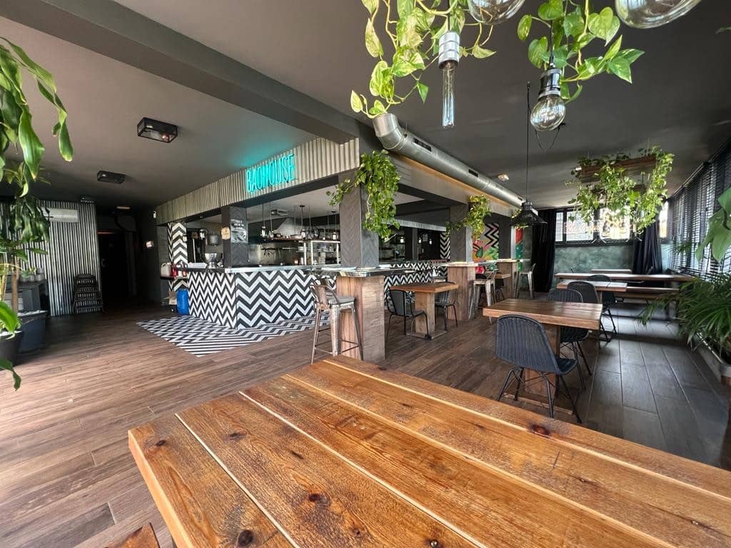 Restaurant/Bar til salgs i Nueva Andalucia - € 500 000 (Ref: 9405670)