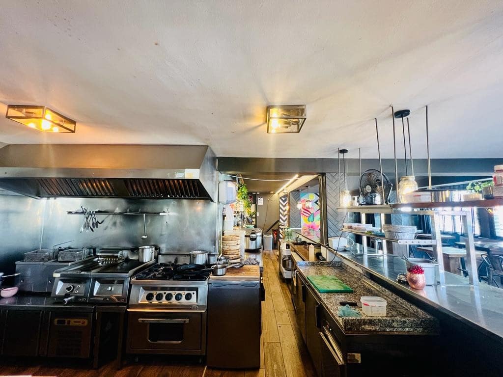 Restaurant/Bar til salgs i Nueva Andalucia - € 500 000 (Ref: 9405670)
