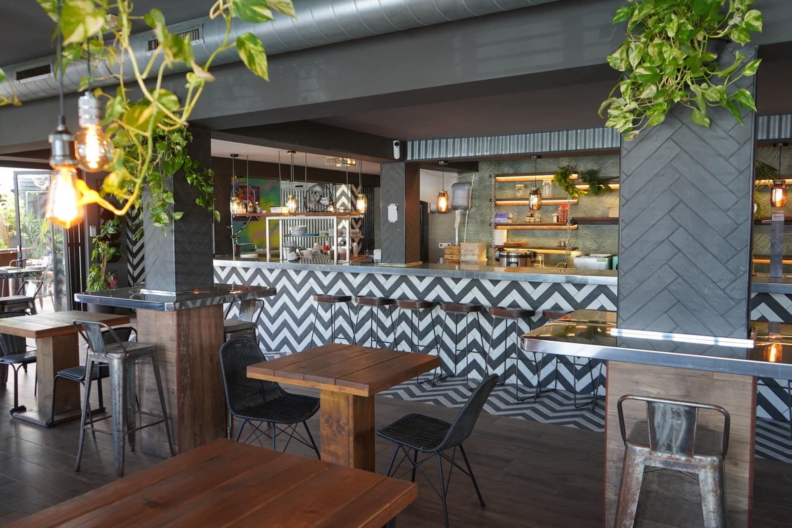 Restaurant/Bar til salgs i Nueva Andalucia - € 500 000 (Ref: 9405670)