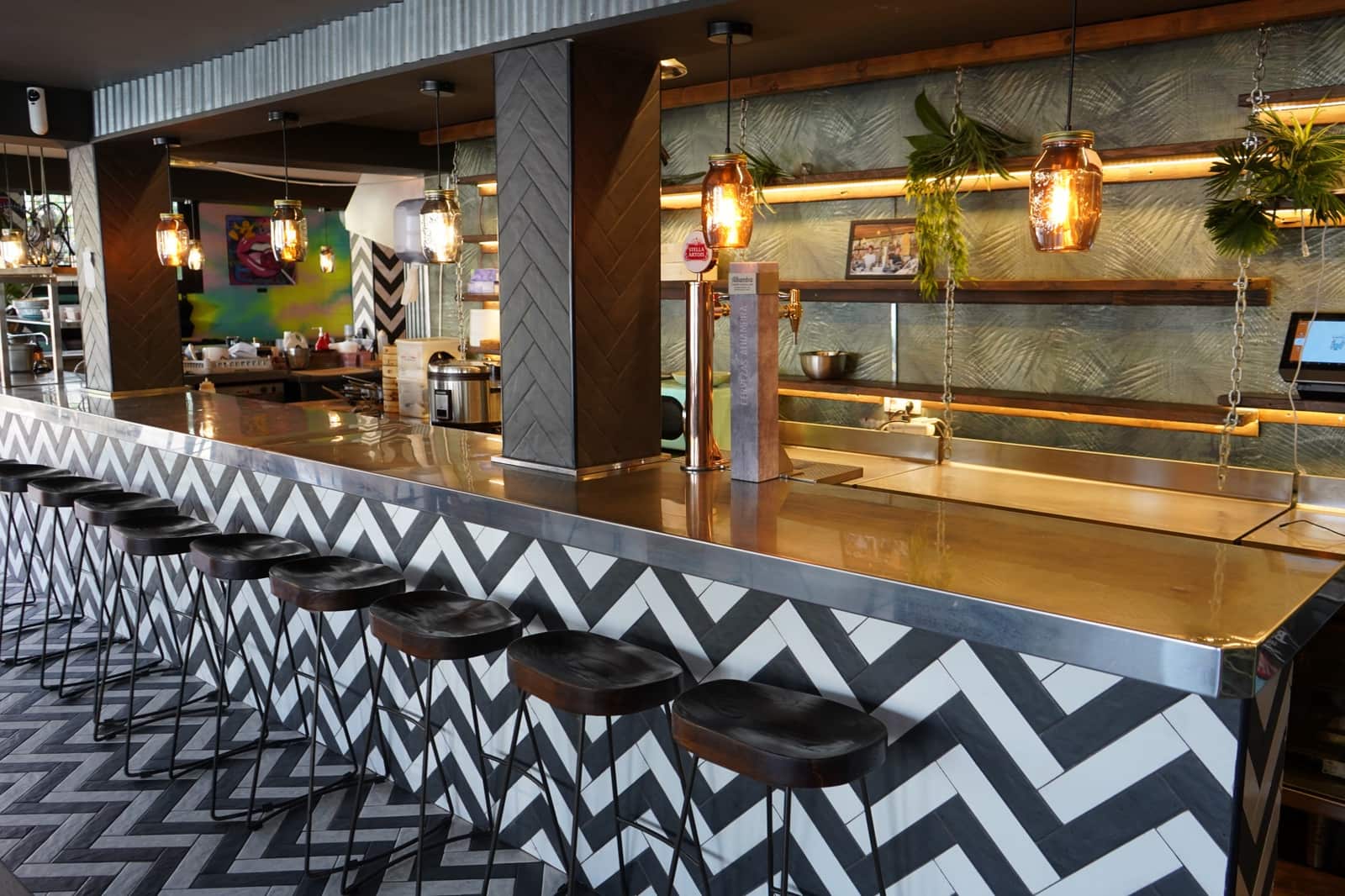 Restaurant/Bar til salgs i Nueva Andalucia - € 500 000 (Ref: 9405670)