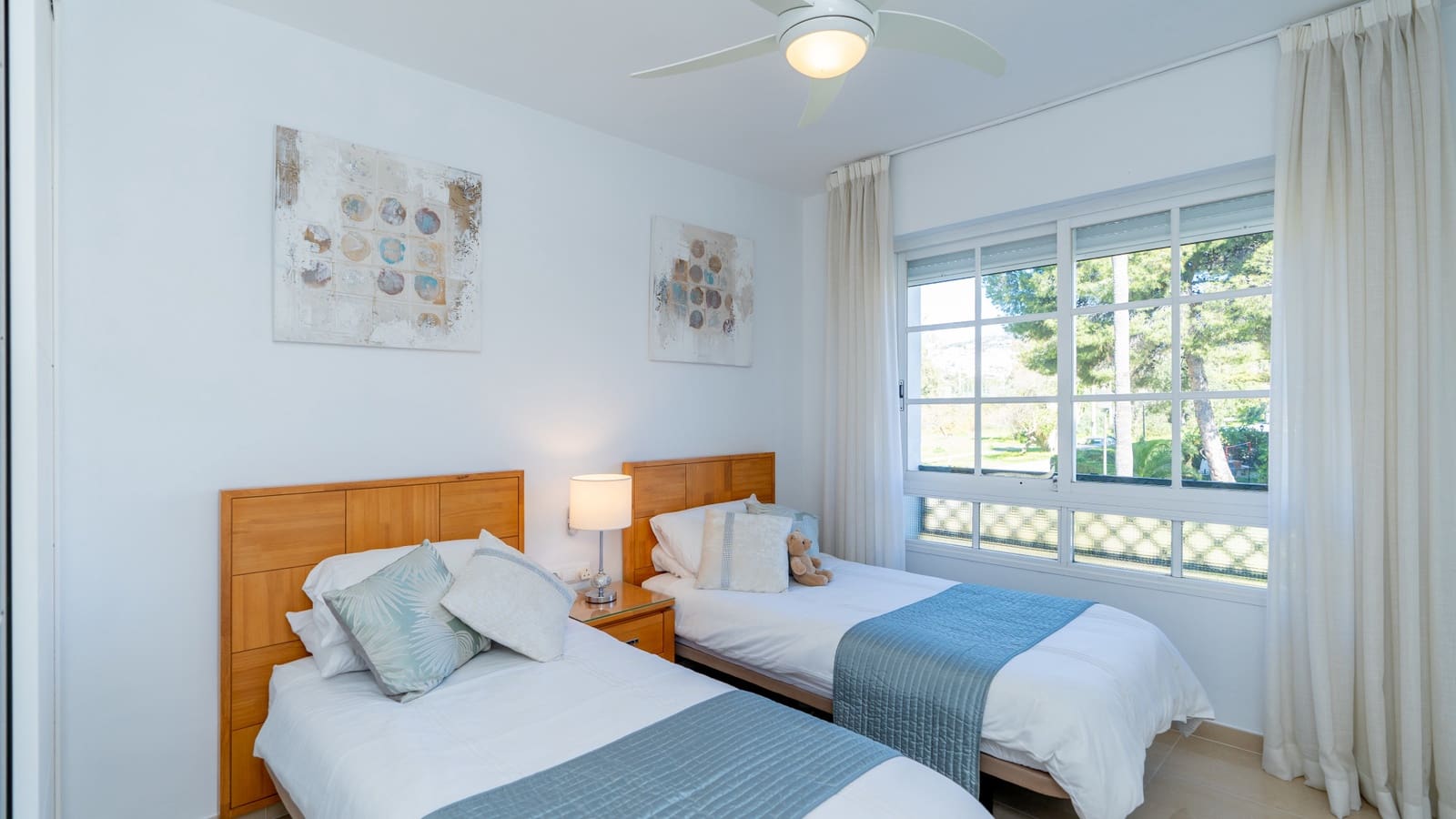 3 soveværelse Villa til salg i Marbella med swimmingpool garage - € 520.000 (Ref: 9405684)