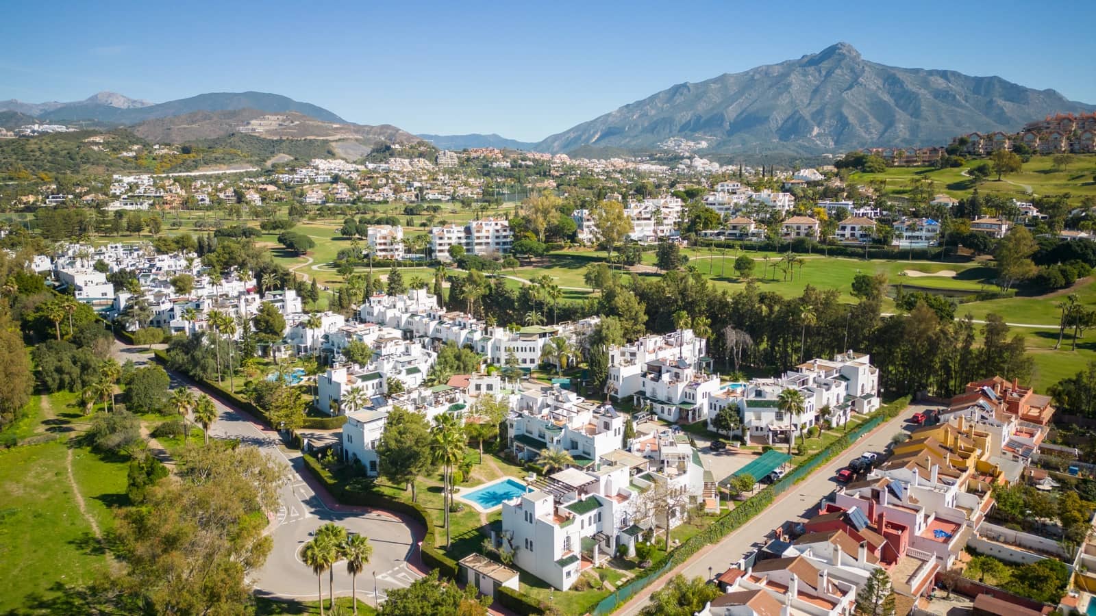 3 soveværelse Villa til salg i Marbella med swimmingpool garage - € 520.000 (Ref: 9405684)