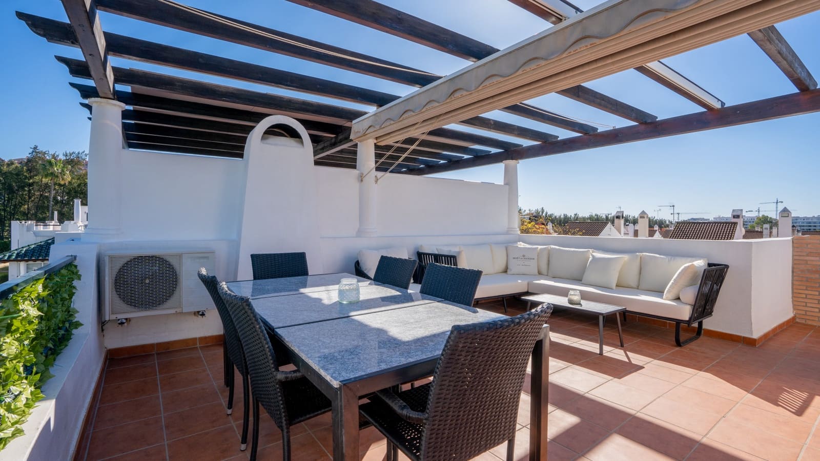 3 soveværelse Villa til salg i Marbella med swimmingpool garage - € 520.000 (Ref: 9405684)