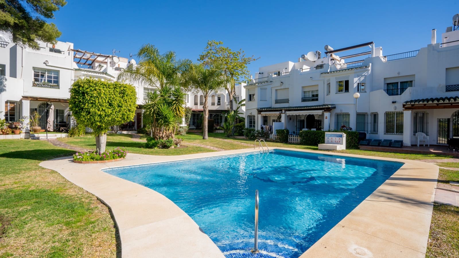 3 soveværelse Villa til salg i Marbella med swimmingpool garage - € 520.000 (Ref: 9405684)